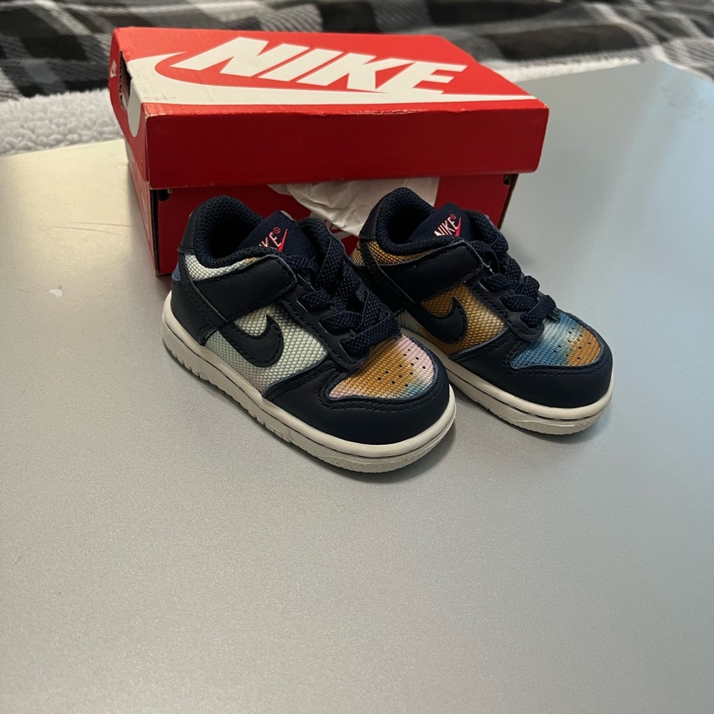 Infants Nike Dunk Low SE (Tide) 
Obsidian/Obsidian-Summit White
Size- 3C